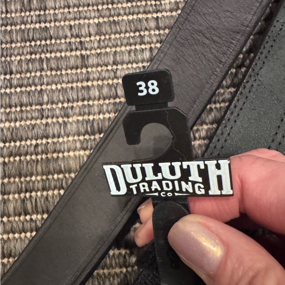 Duluth Trading Co Black Buckle-less Belt